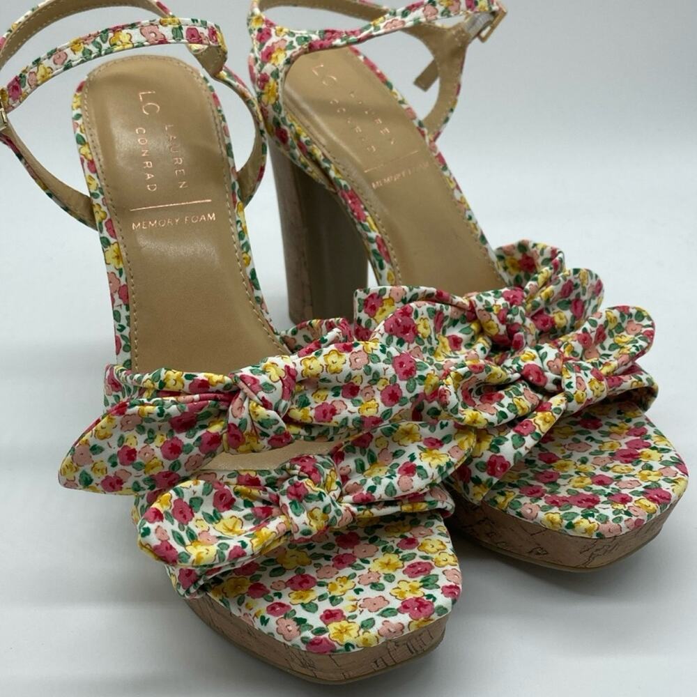 Sz 10 LC Lauren Conrad Bow wedges